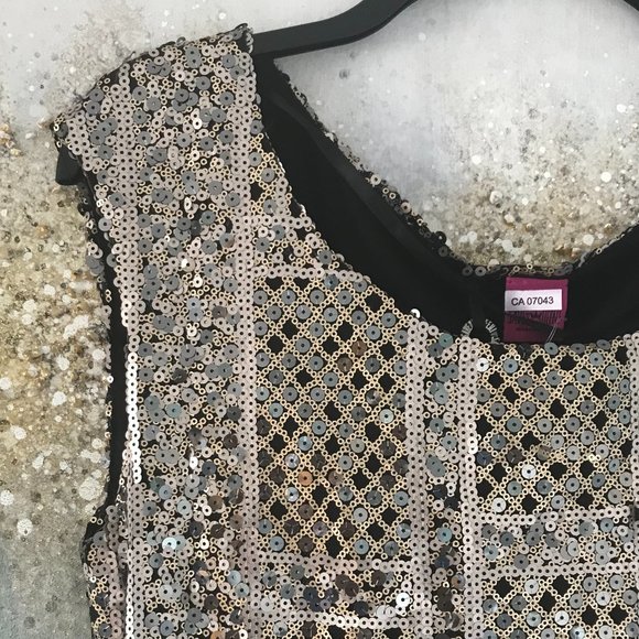 🇮🇹 Save the Queen Sequined Dress (NWT) - Picture 3 of 16